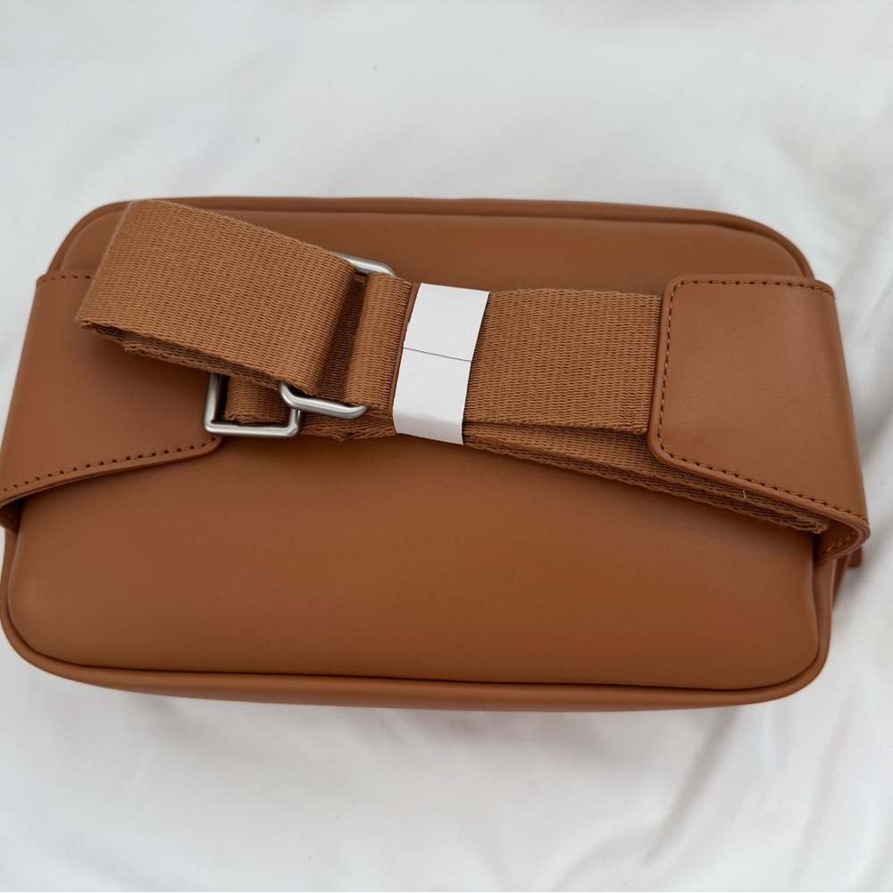 Nex Voyager Crossbody - Picture 4 of 9